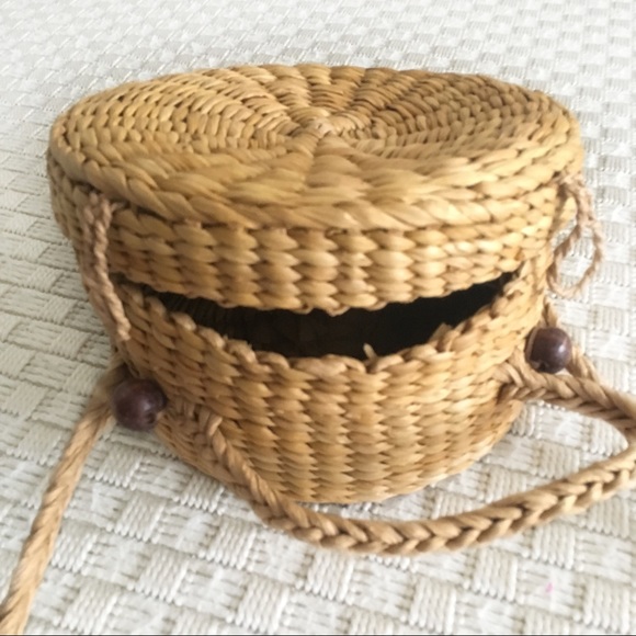 Round Straw Crossbody Bag - Picture 6 of 7
